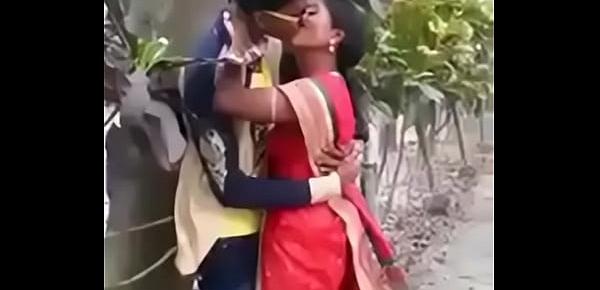  Boyfriend Girlfriend kissing